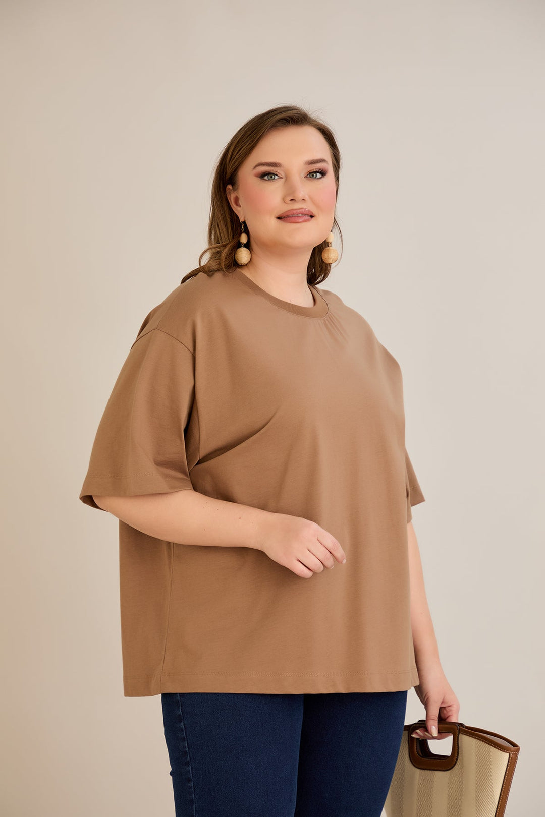 Pametna (100%) oversized majica - Smeđa 10355