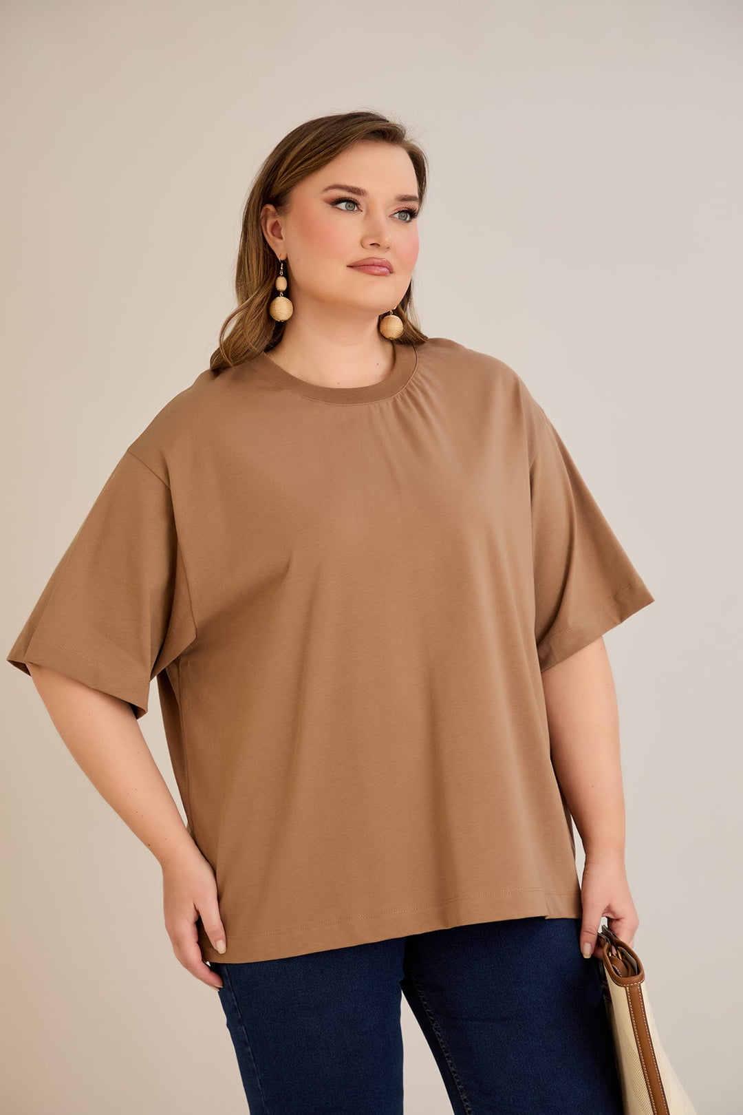 Pametna (100%) oversized majica - Smeđa 10355