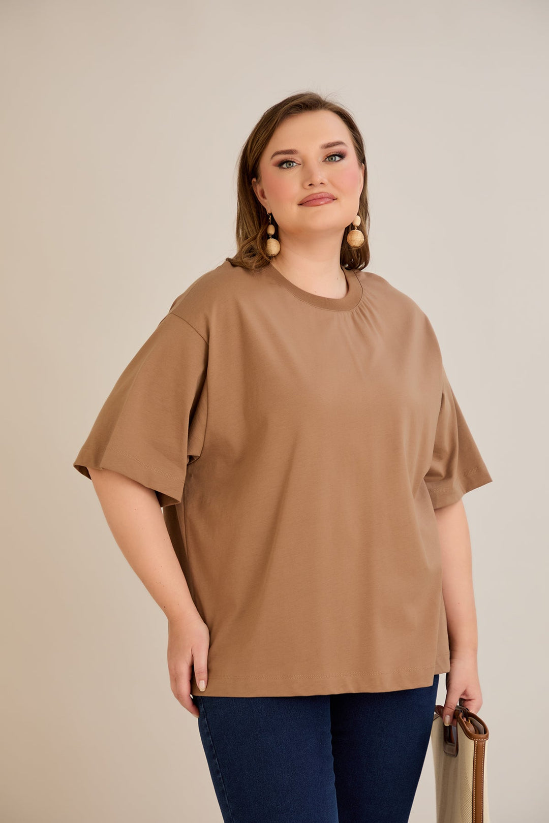 Pametna (100%) oversized majica - Smeđa 10355