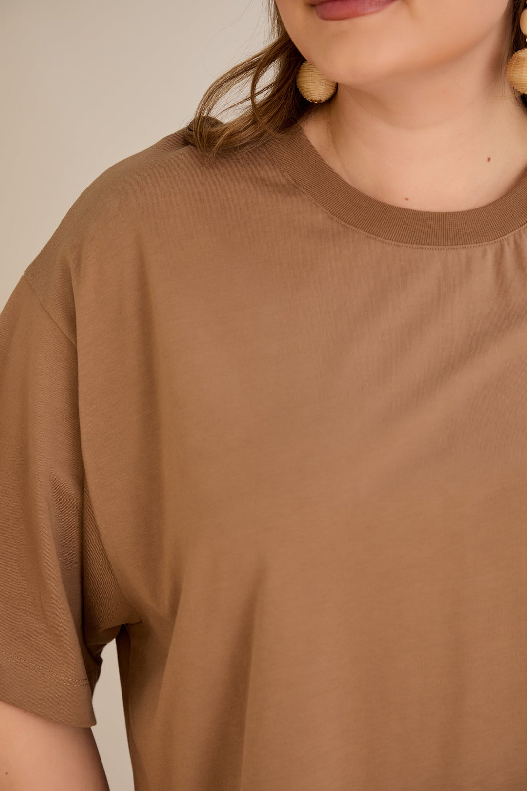 Pametna (100%) oversized majica - Smeđa 10355