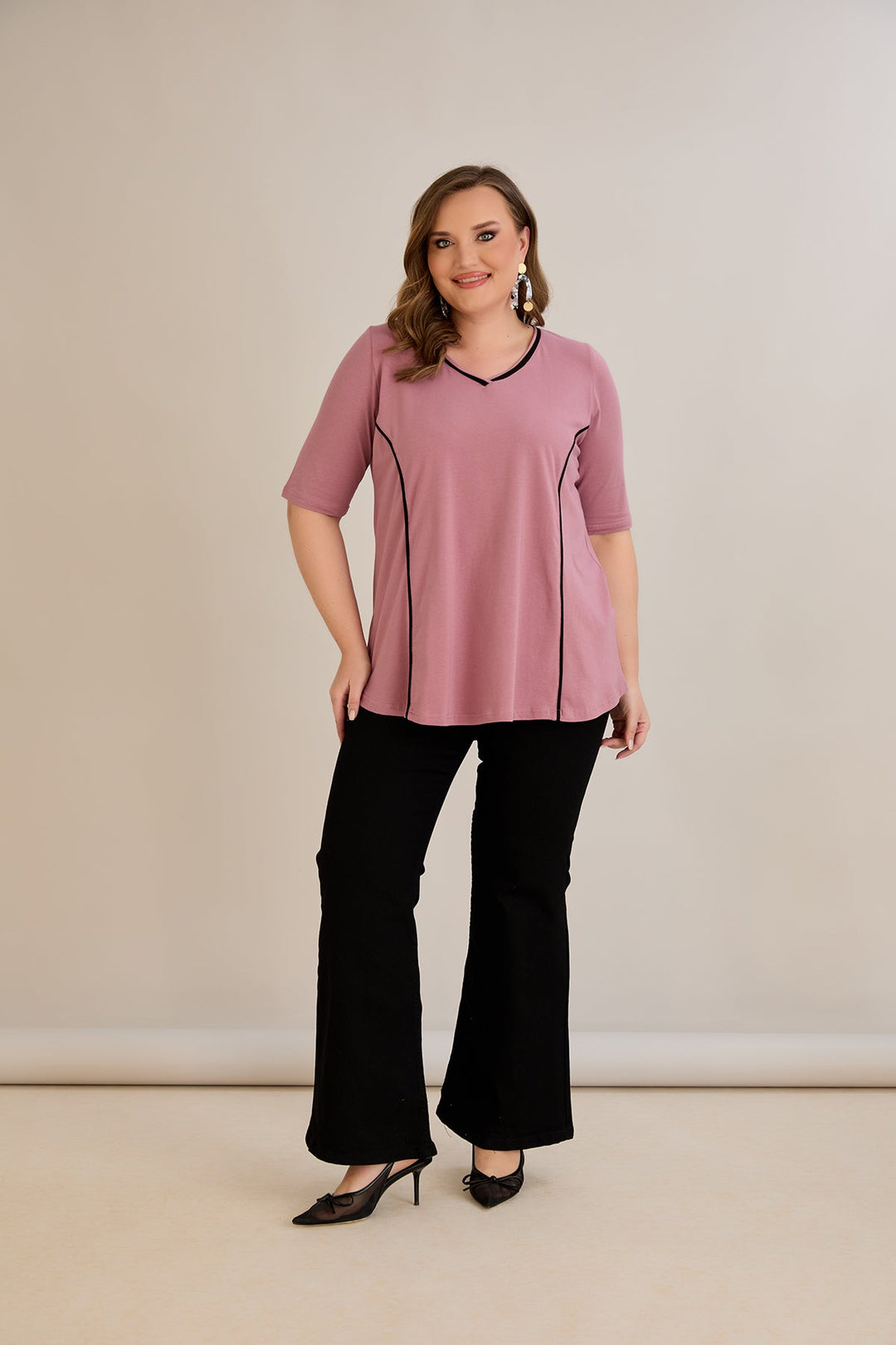 Pamukasta bluzica s kratkim rukavima, A-linije s kontrastnim obrubima - ružina pepeo.