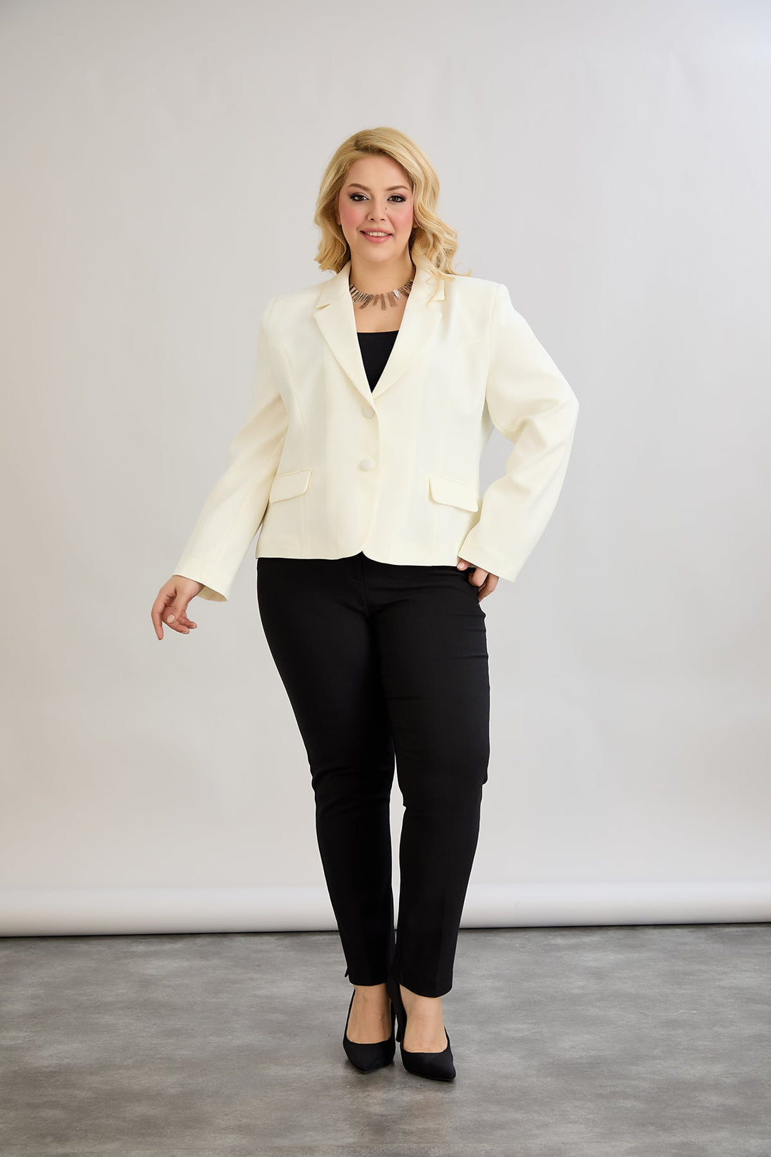 Kratak pamučni sako modernog kroja Veći brojevi- šampanjac