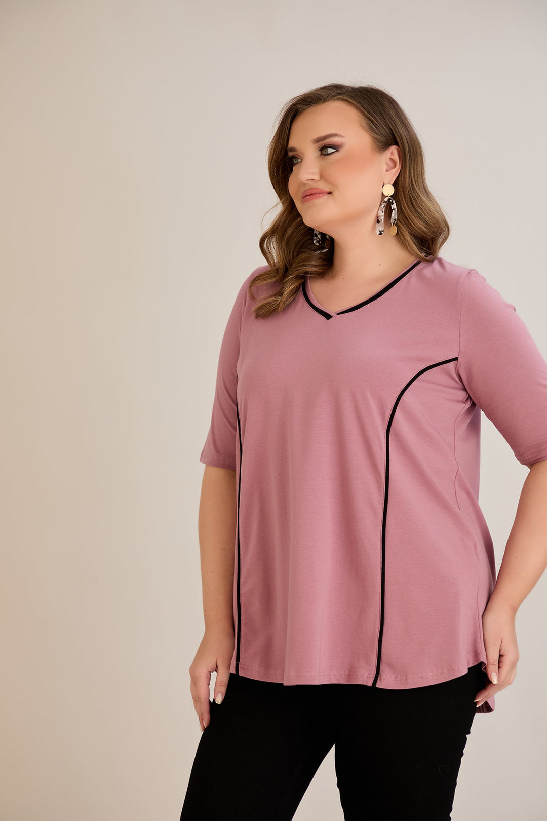 Pamukasta bluzica s kratkim rukavima, A-linije s kontrastnim obrubima - ružina pepeo.