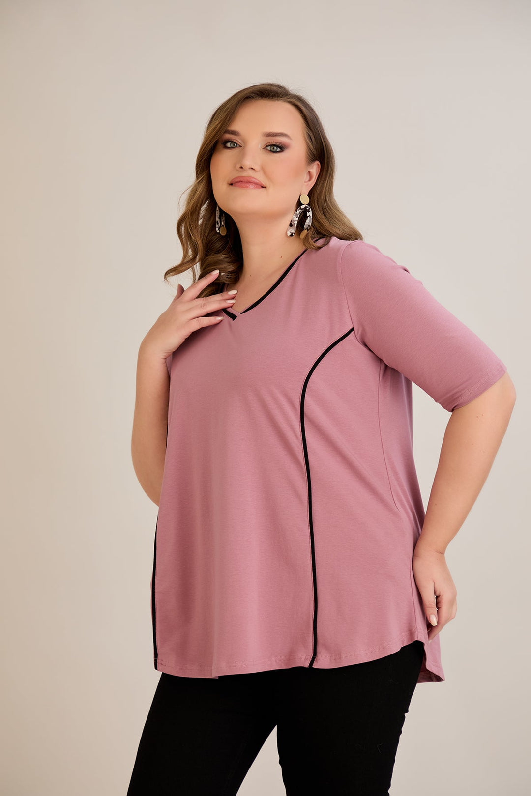 Pamukasta bluzica s kratkim rukavima, A-linije s kontrastnim obrubima - ružina pepeo.