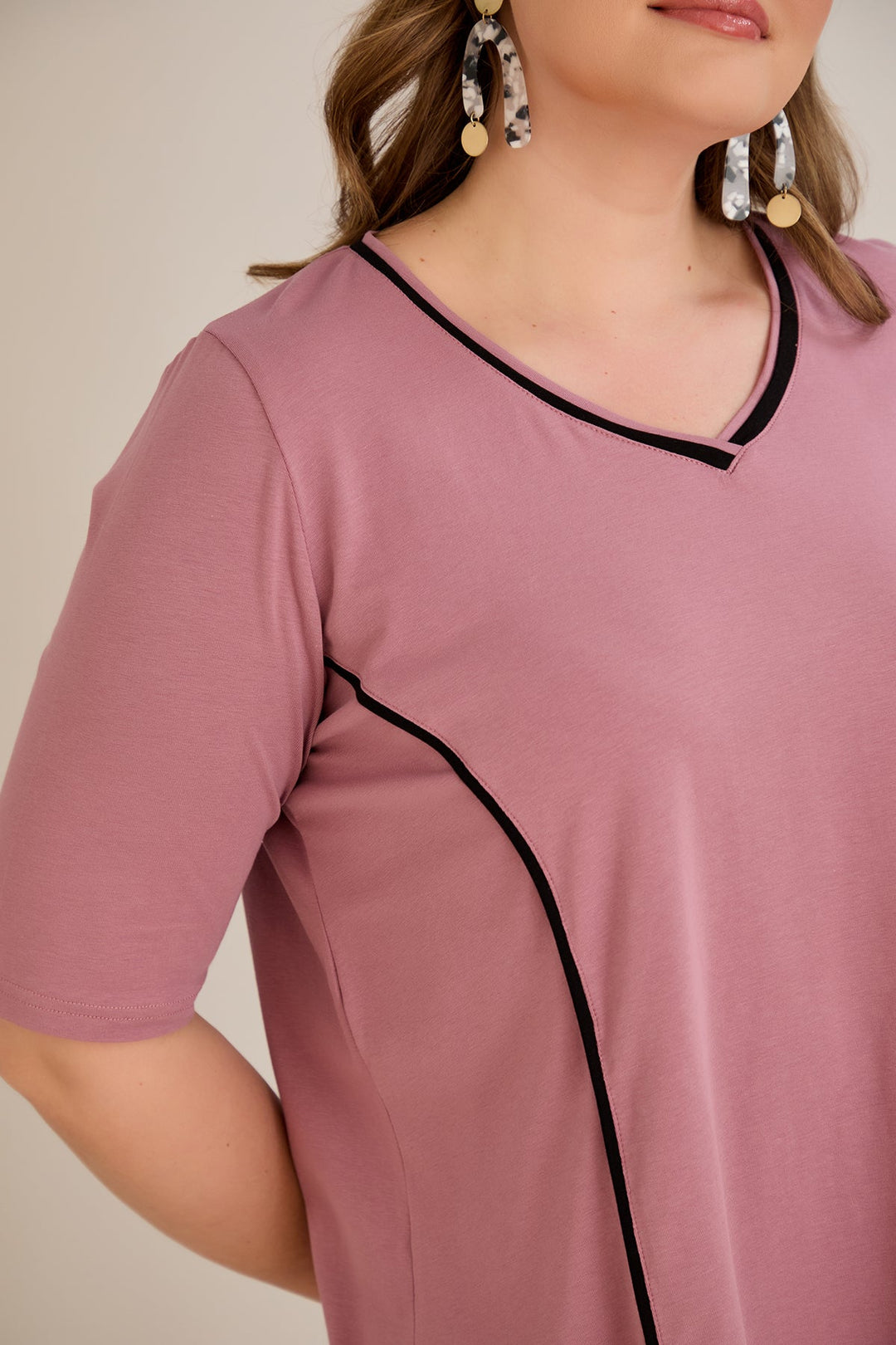 Pamukasta bluzica s kratkim rukavima, A-linije s kontrastnim obrubima - ružina pepeo.
