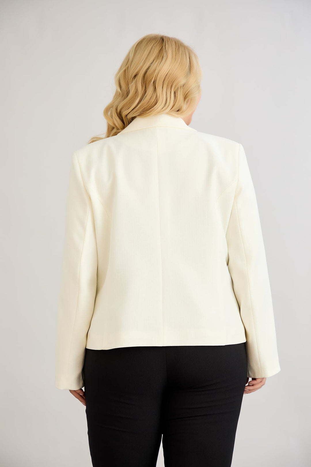 Kratak pamučni sako modernog kroja Veći brojevi- šampanjac