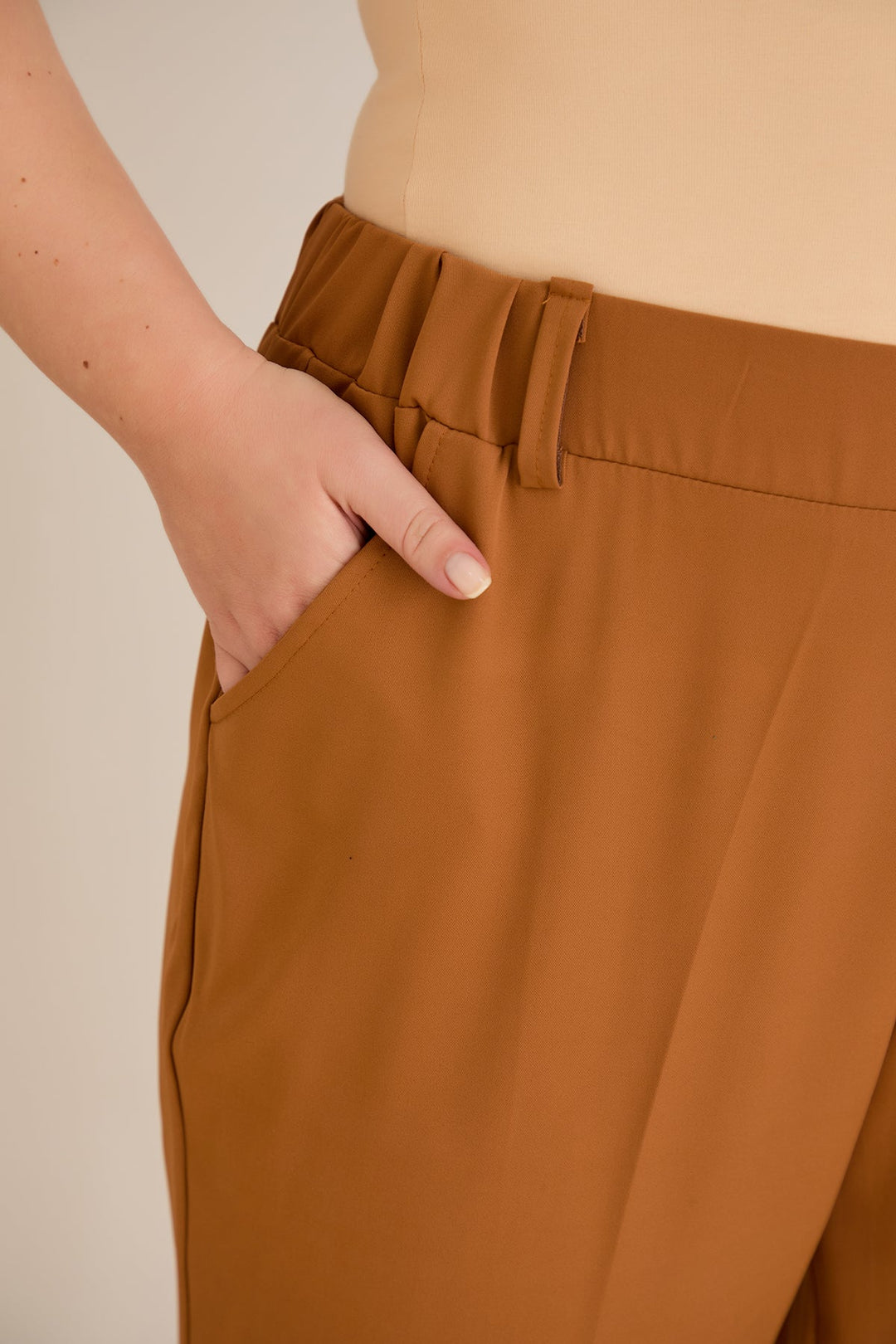 Ljetne elastične hlače - karamel