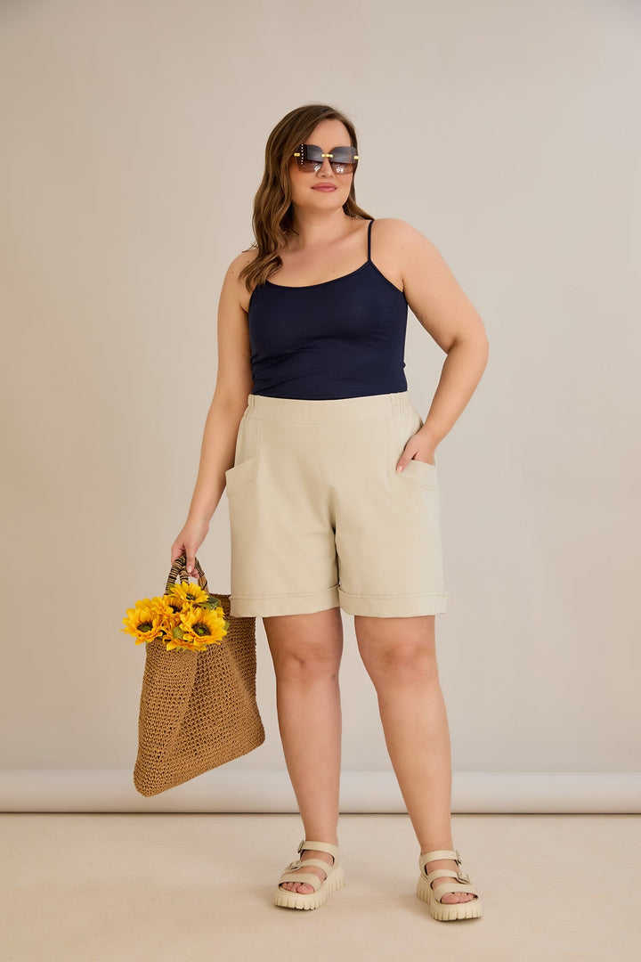 Kratke hlače dostupne su u pet boja - mliječno siva