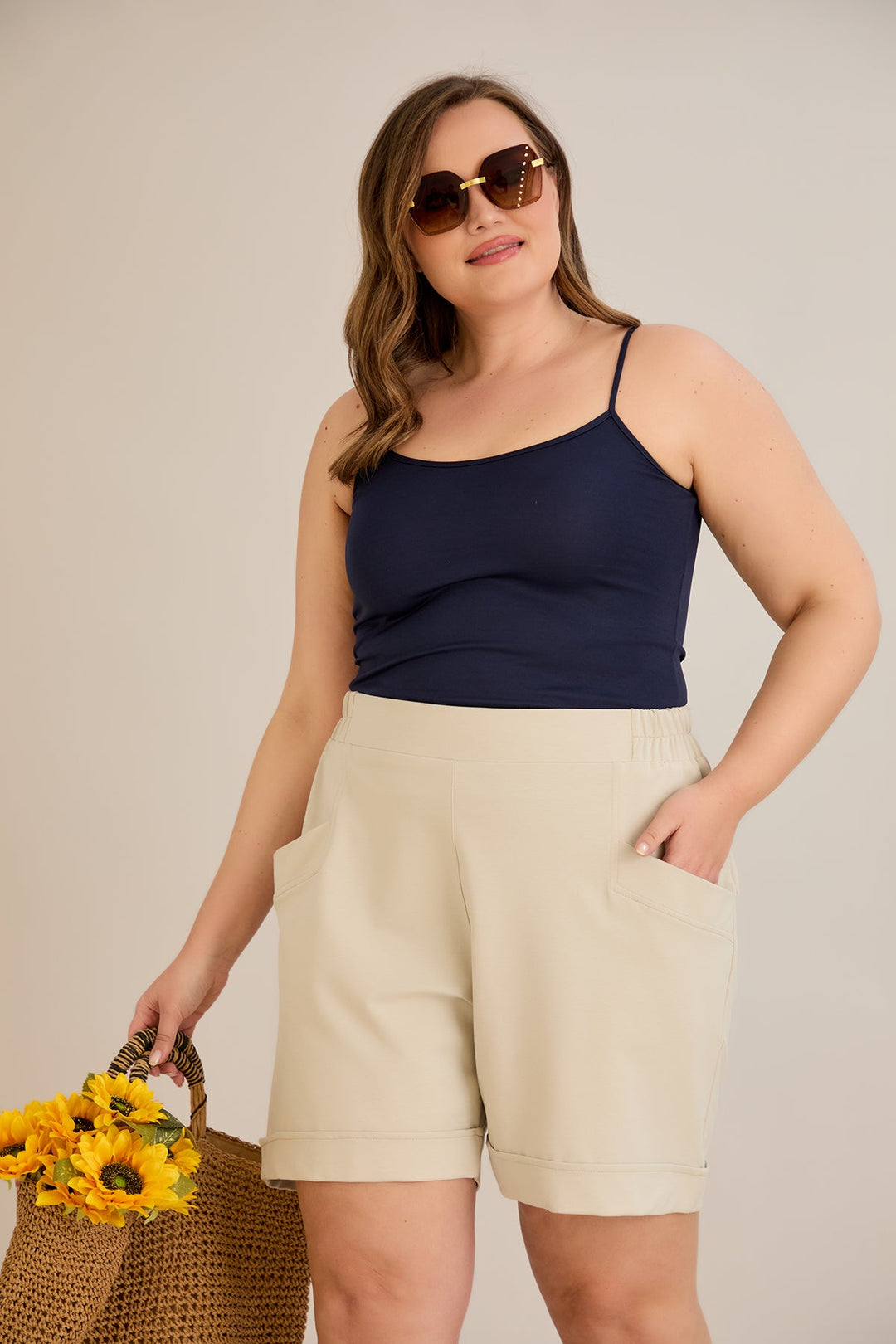 Kratke hlače dostupne su u pet boja - mliječno siva