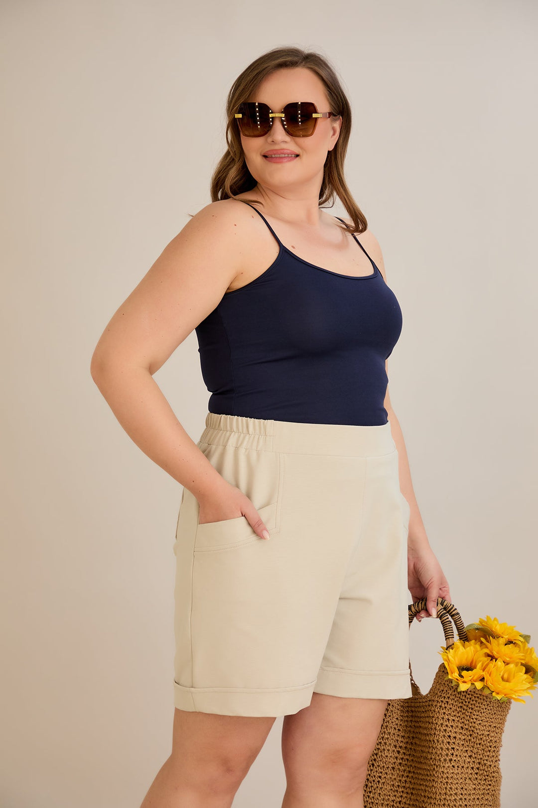 Kratke hlače dostupne su u pet boja - mliječno siva