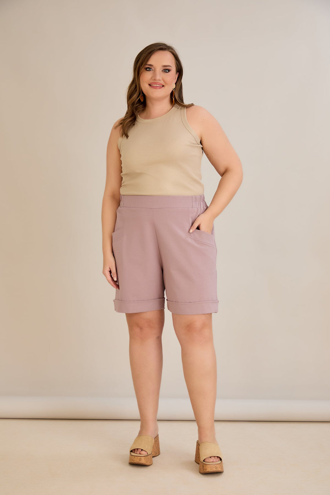 Kratke hlače dostupne u pet boja - mliječna ružičasta.