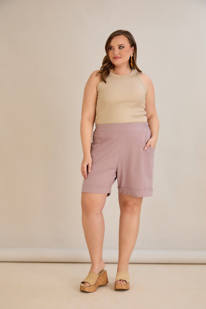 Kratke hlače dostupne u pet boja - mliječna ružičasta.