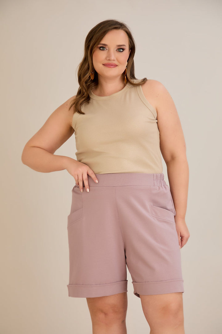 Kratke hlače dostupne u pet boja - mliječna ružičasta.