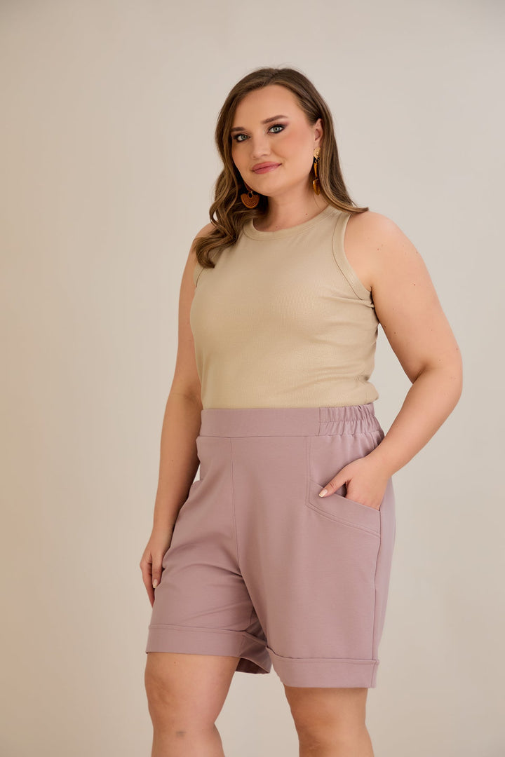 Kratke hlače dostupne u pet boja - mliječna ružičasta.