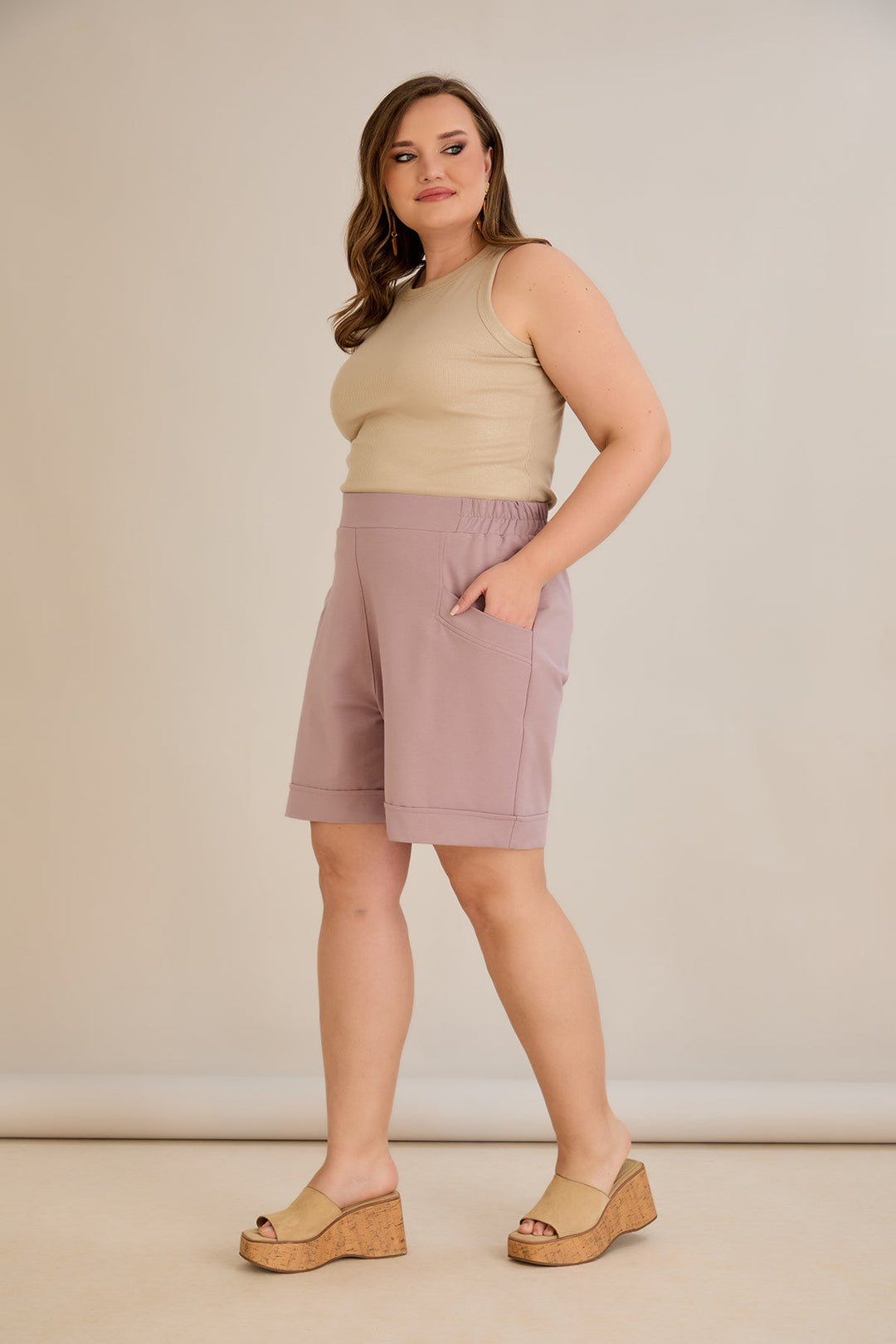 Kratke hlače dostupne u pet boja - mliječna ružičasta.