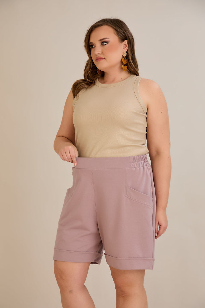 Kratke hlače dostupne u pet boja - mliječna ružičasta.