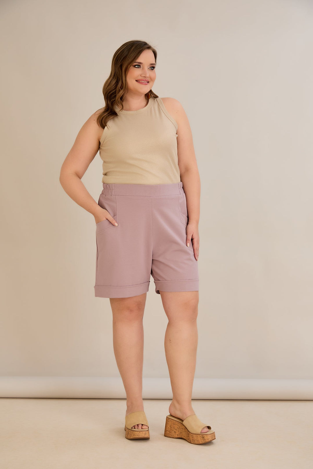 Kratke hlače dostupne u pet boja - mliječna ružičasta.
