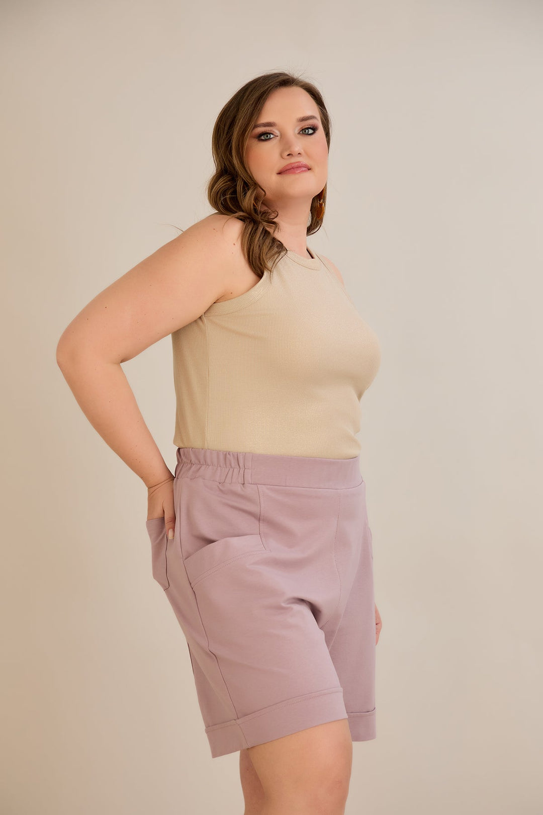 Kratke hlače dostupne u pet boja - mliječna ružičasta.