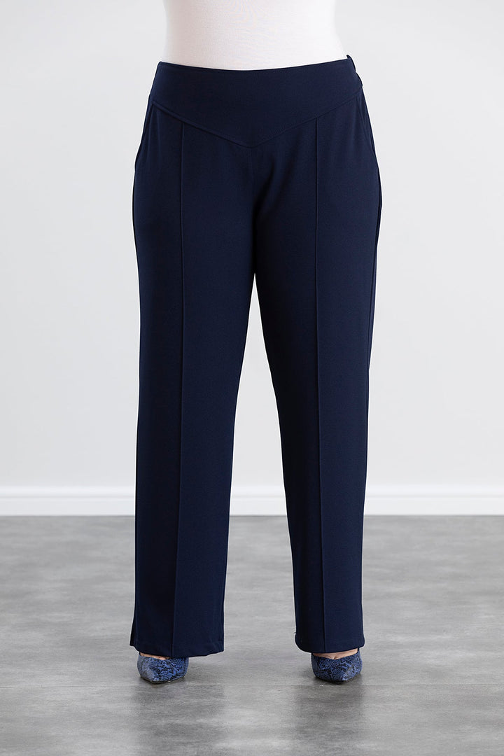 Široke hlače tamnoplave boje, veliki brojevi