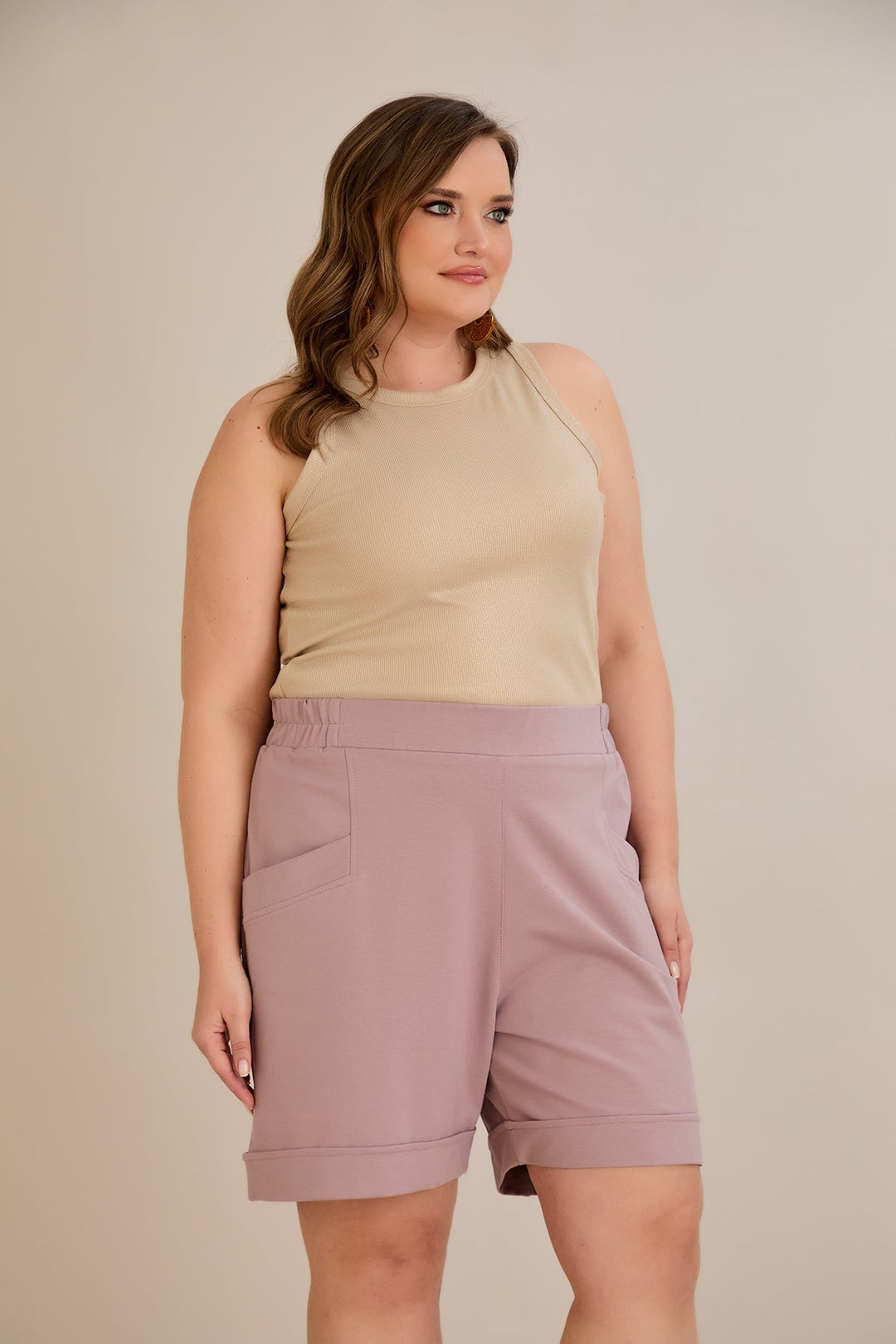 Kratke hlače dostupne u pet boja - mliječna ružičasta.