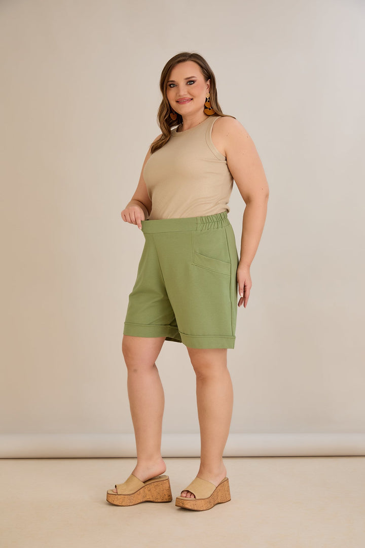 Kratke hlače dostupne u pet boja - Zelena