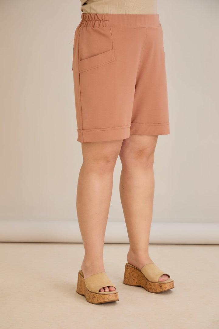 Kratke hlače dostupne u pet boja - moka.