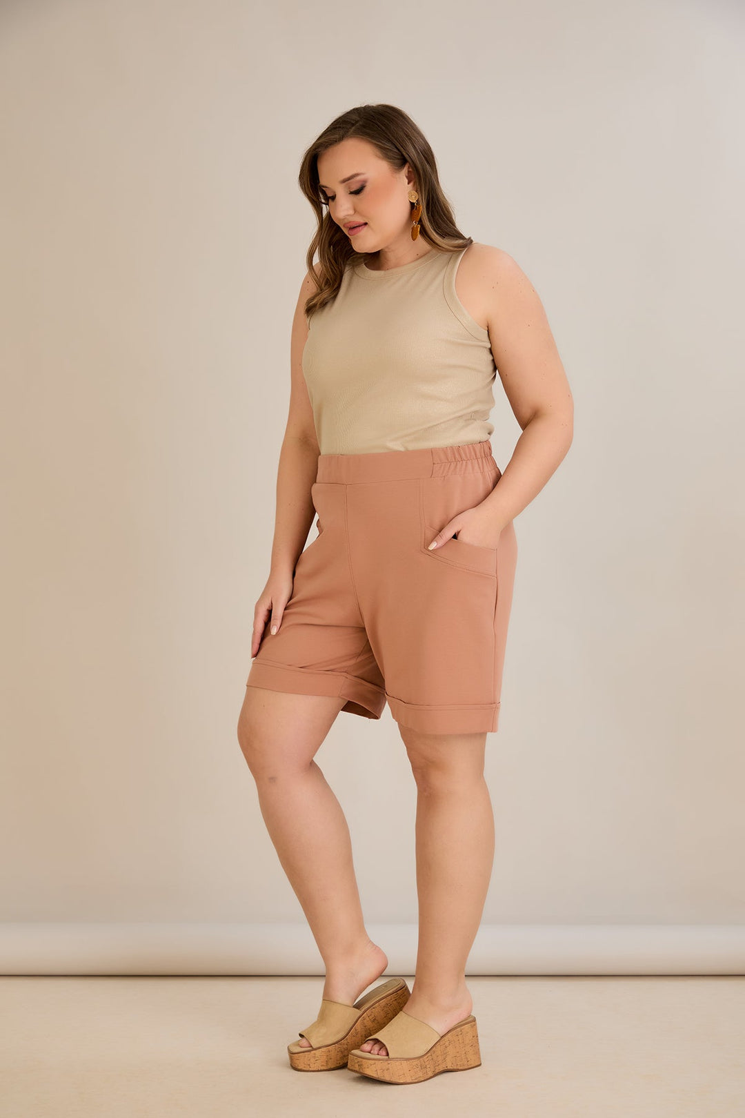 Kratke hlače dostupne u pet boja - moka.