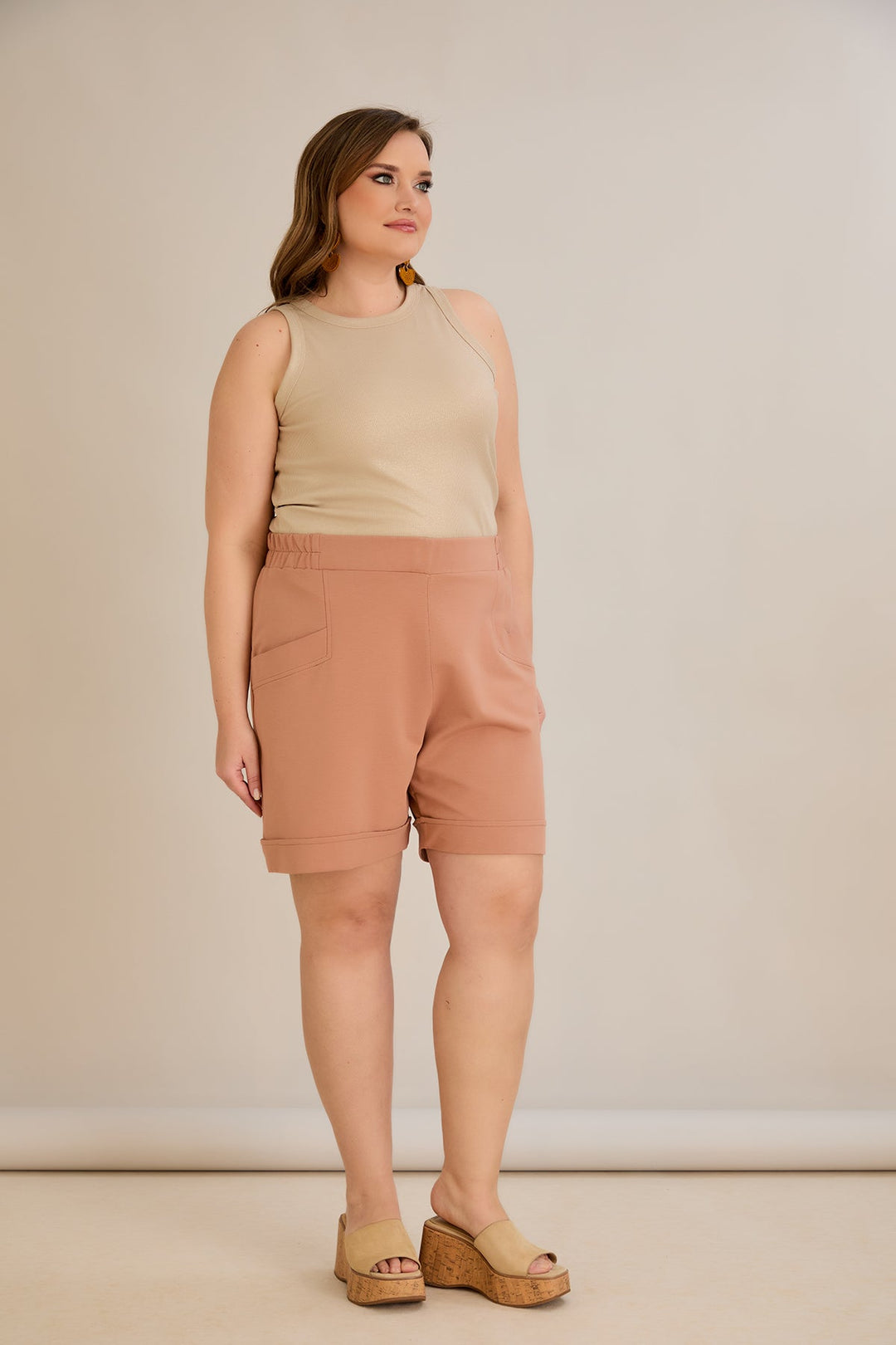 Kratke hlače dostupne u pet boja - moka.