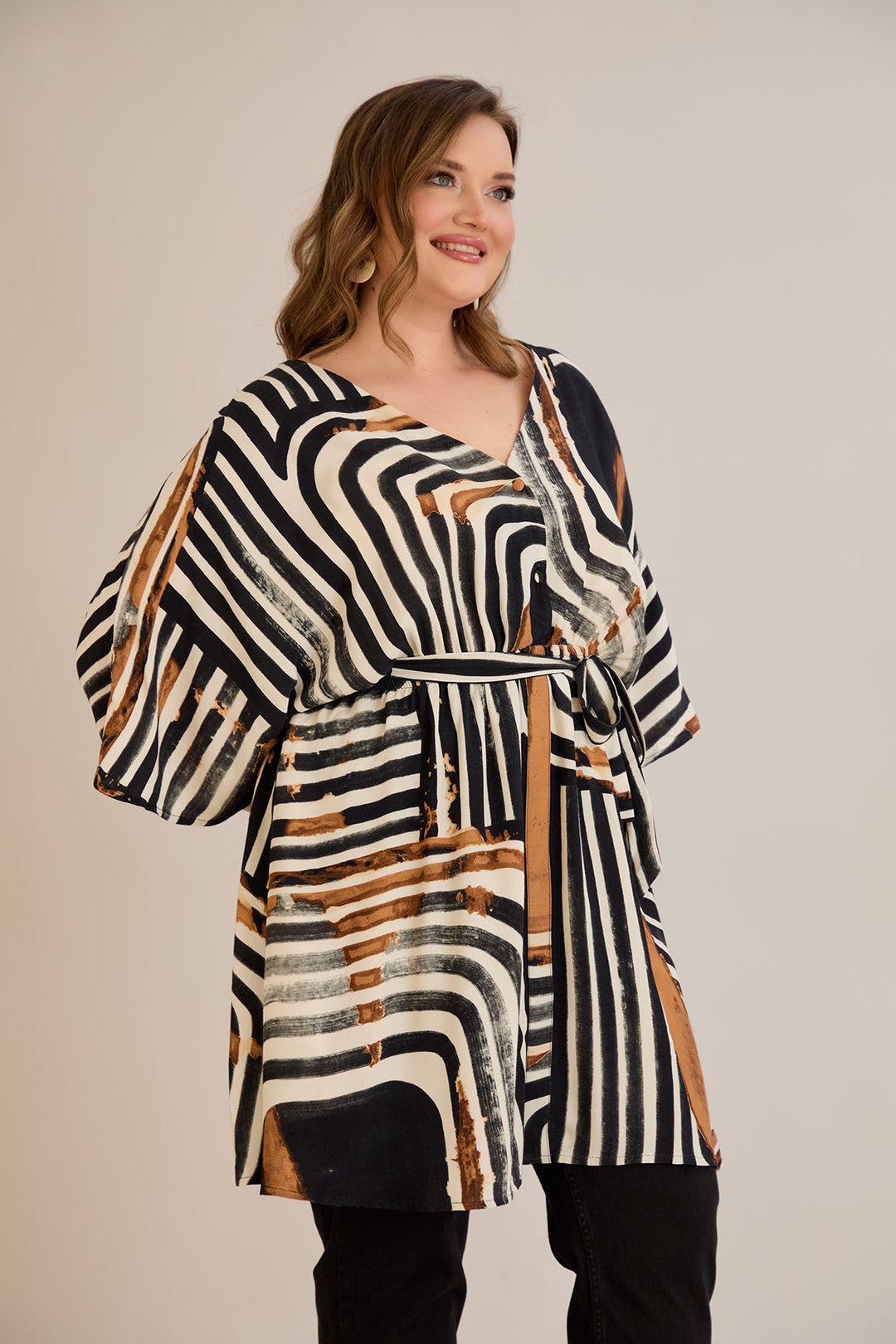 Tunika od viskoze s remenom i modernim printom - 10835