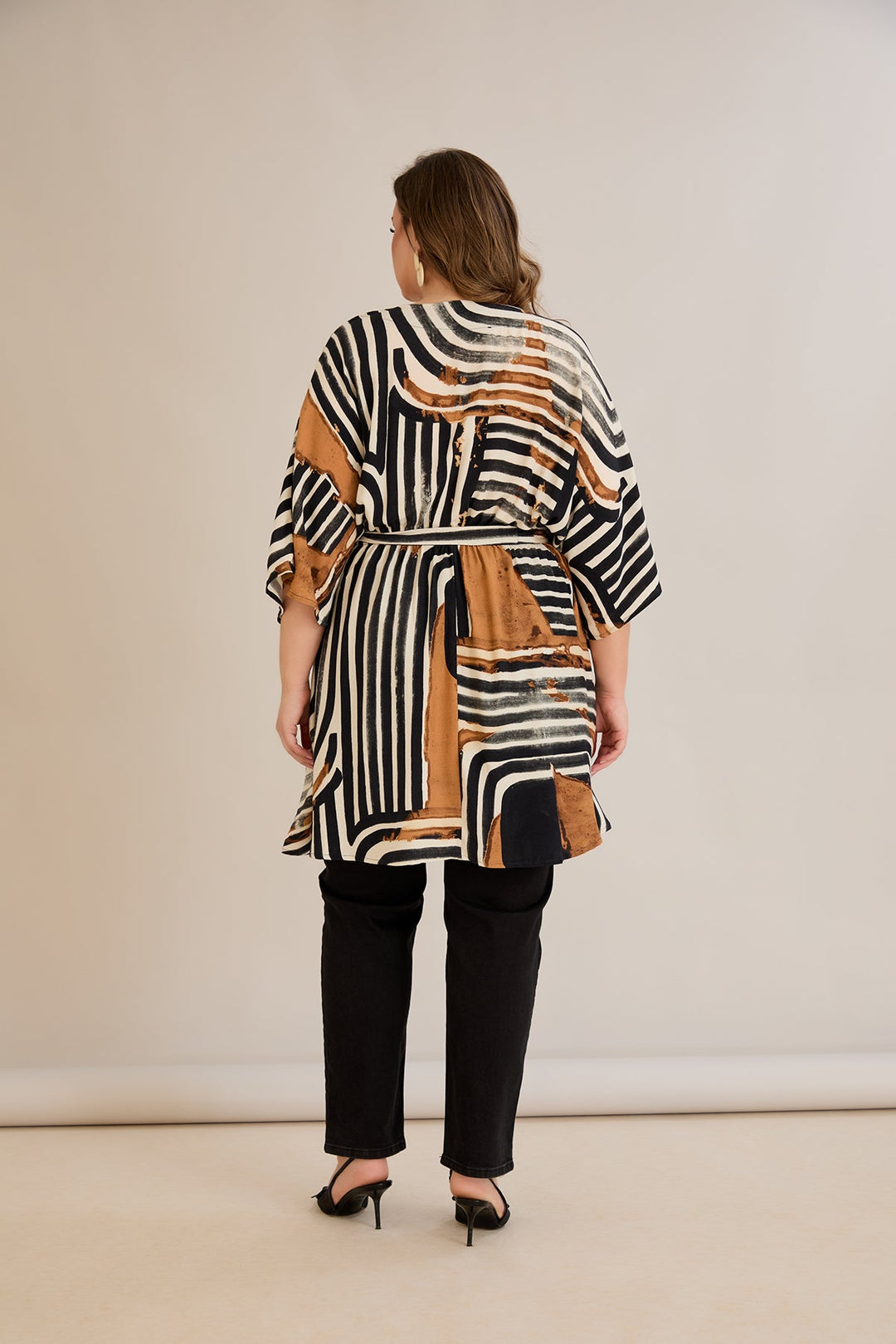 Tunika od viskoze s remenom i modernim printom - 10835