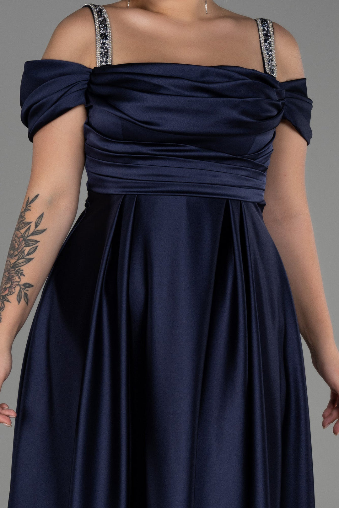 Duga satenska haljina s kamenim naramenicama - tamnoplava N3277 - My Store