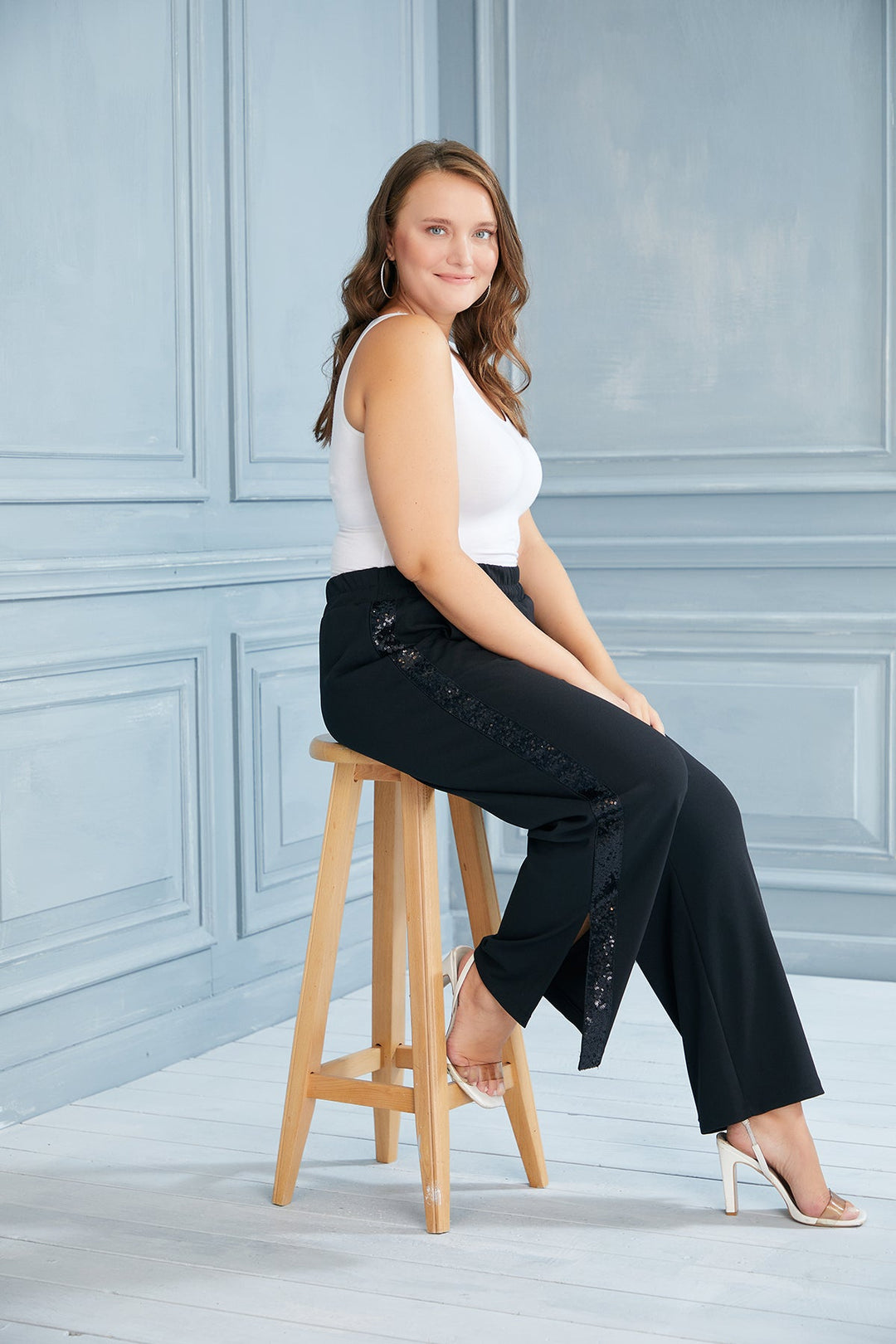 Широк панталон с кант и цепки