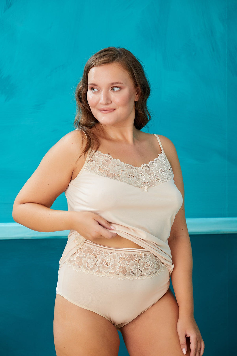 Сет от 2бр. памучни бикини с дантела - черен и екрю