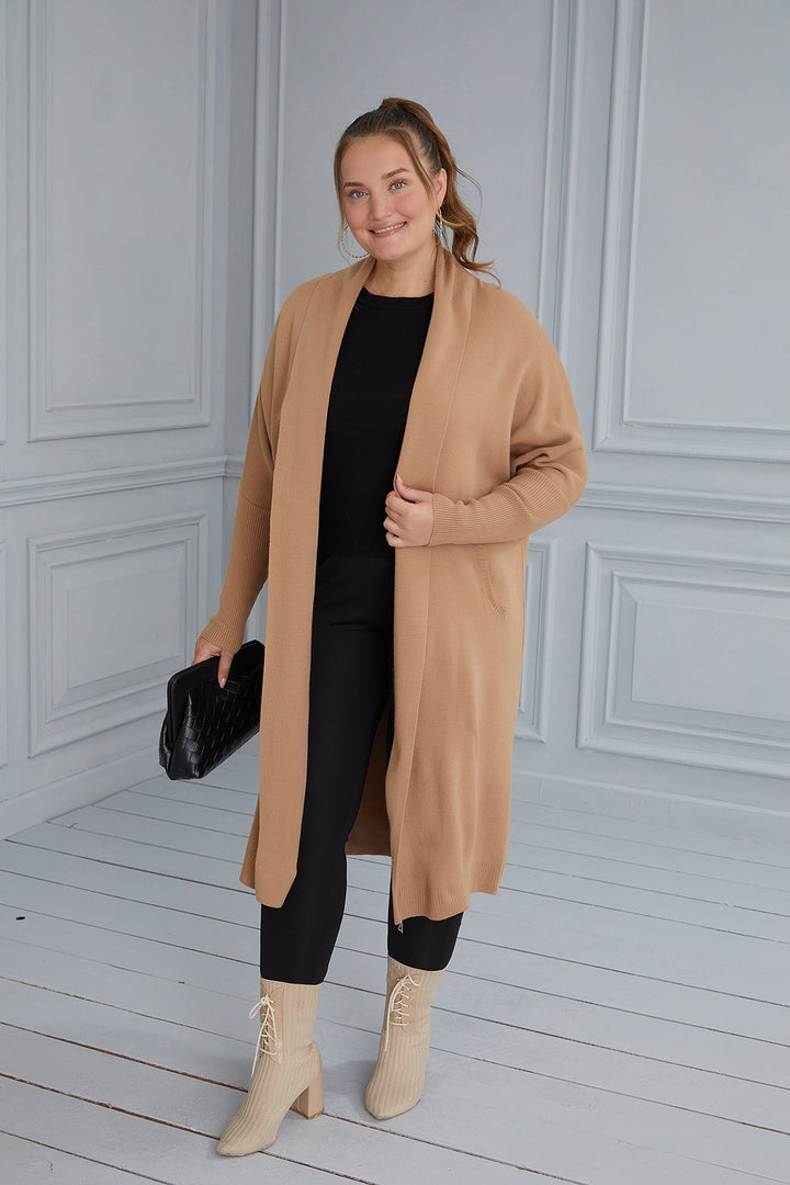 Дълга макси жилетка с прилеп ръкави - бежов