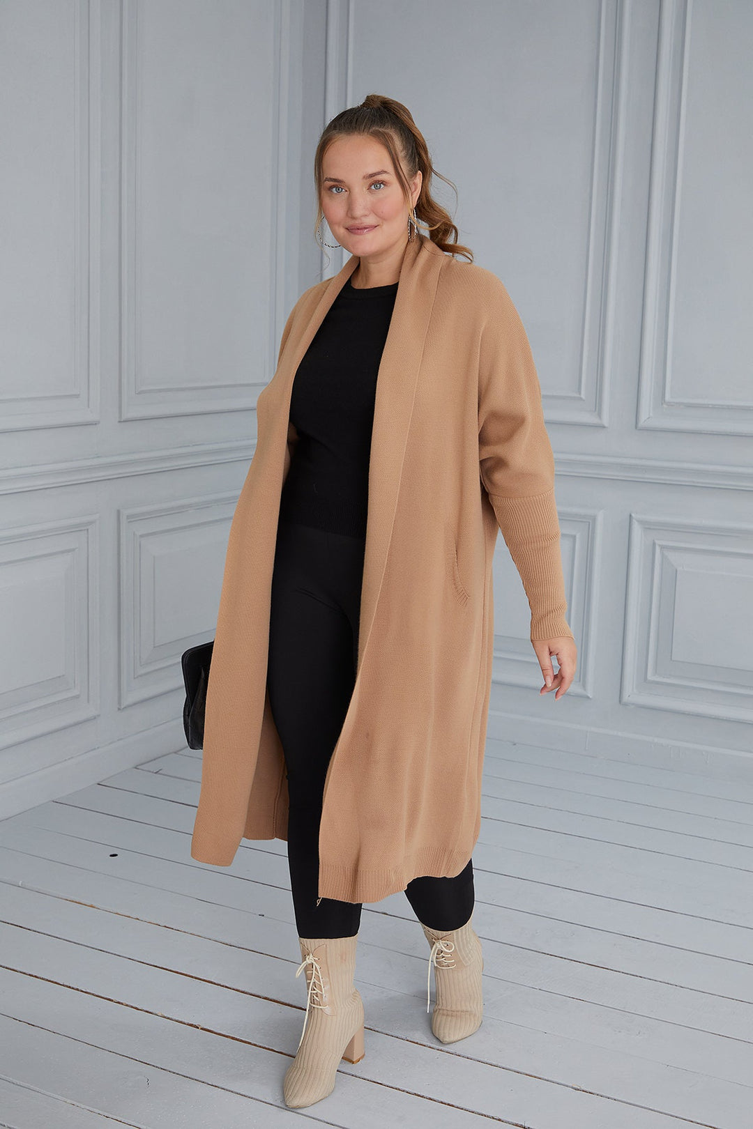 Дълга макси жилетка с прилеп ръкави - бежов