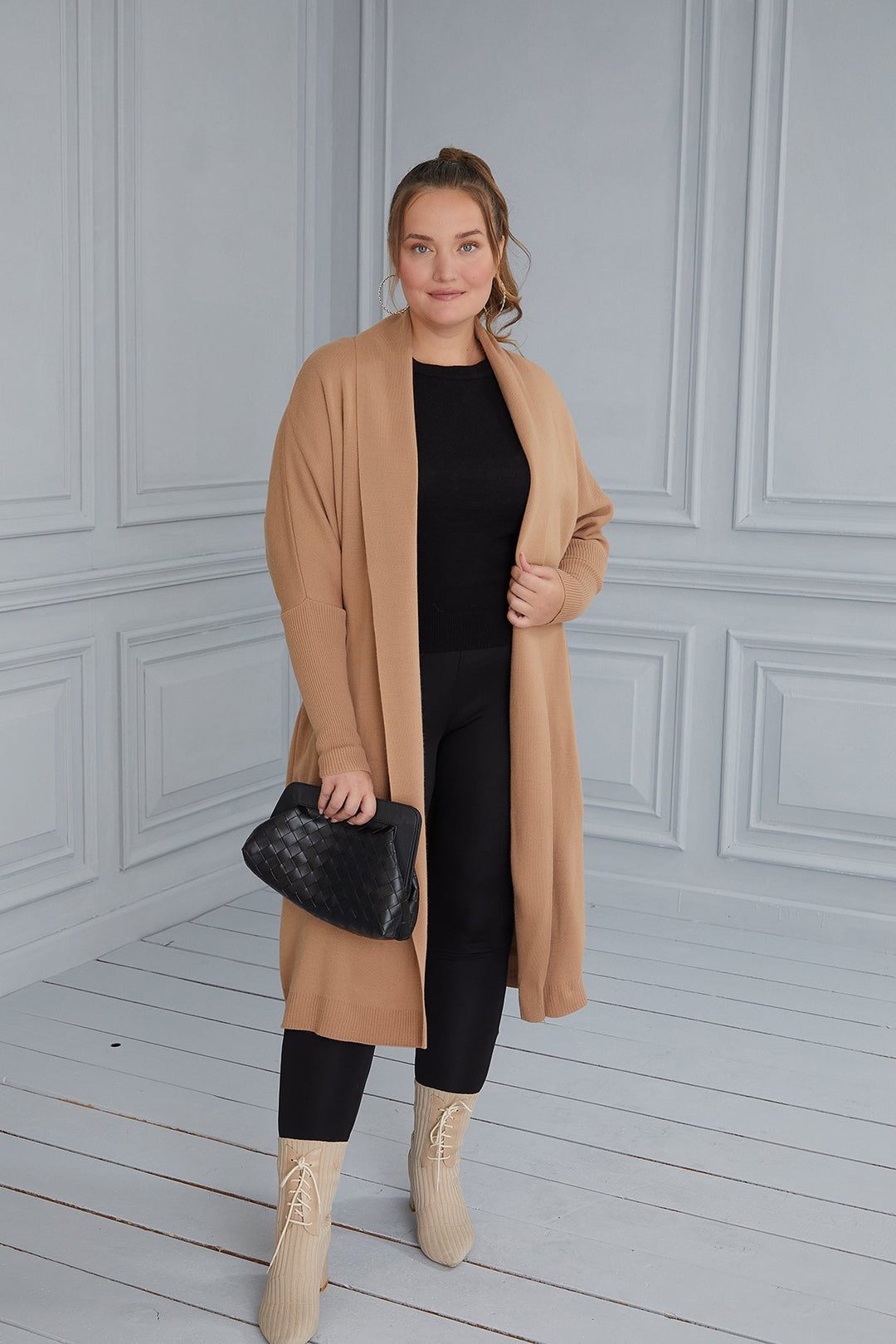 Дълга макси жилетка с прилеп ръкави - бежов