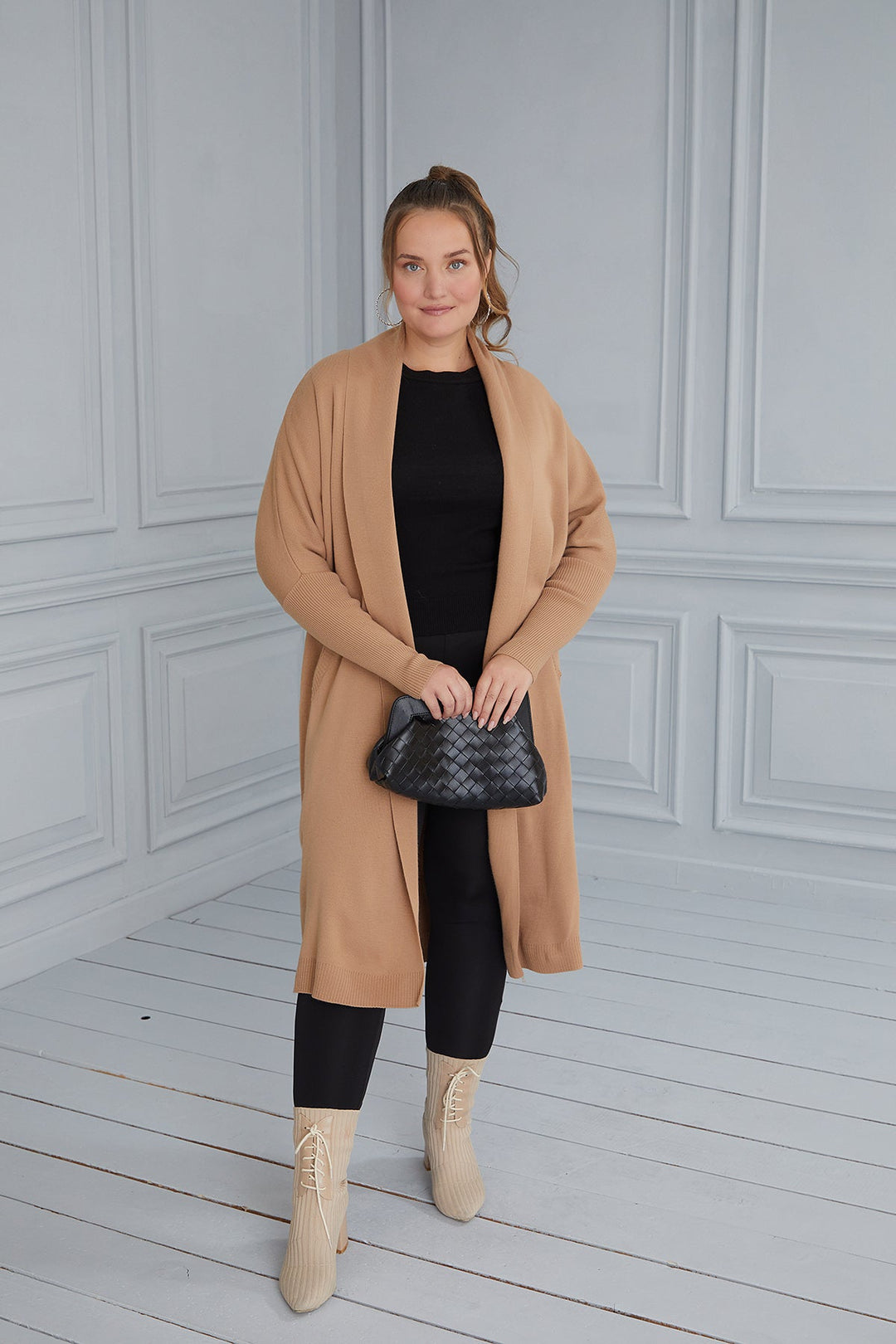 Дълга макси жилетка с прилеп ръкави - бежов