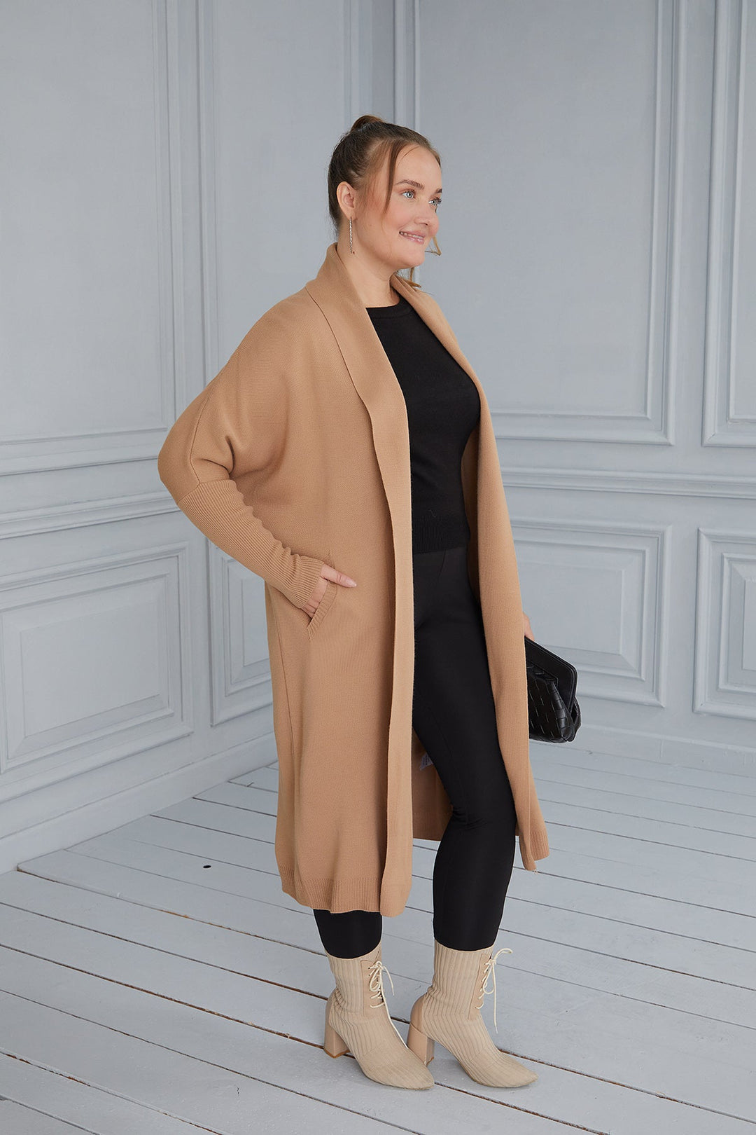 Дълга макси жилетка с прилеп ръкави - бежов