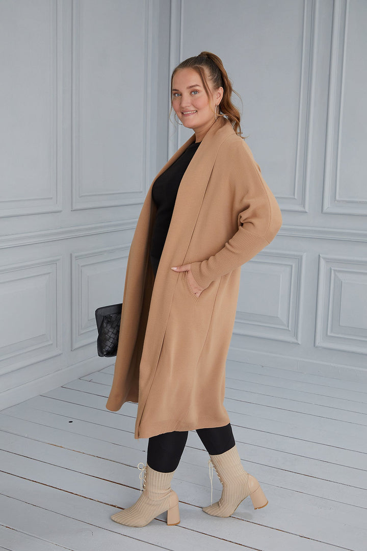 Дълга макси жилетка с прилеп ръкави - бежов