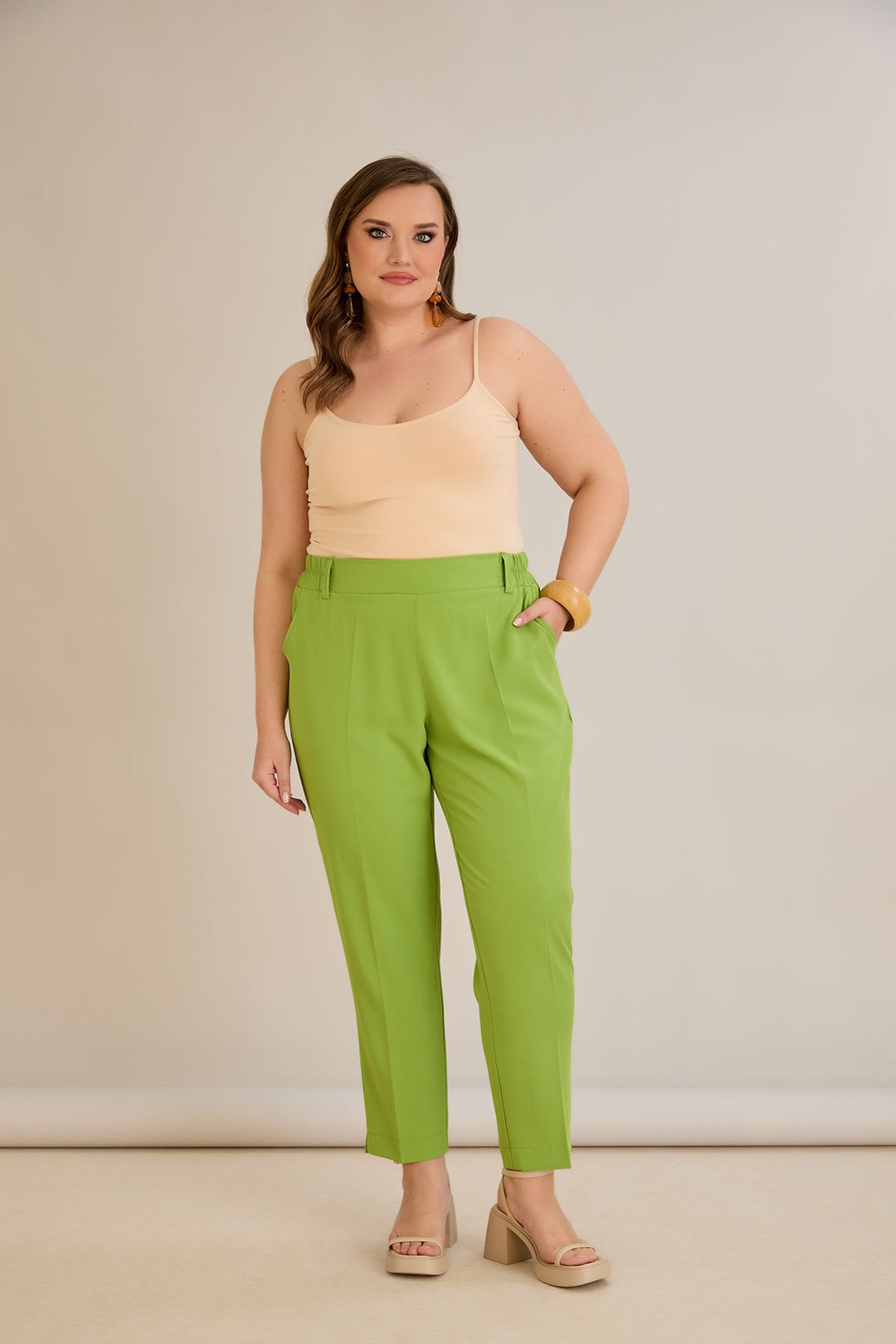 Elastične zelene hlače u velikim veličinama