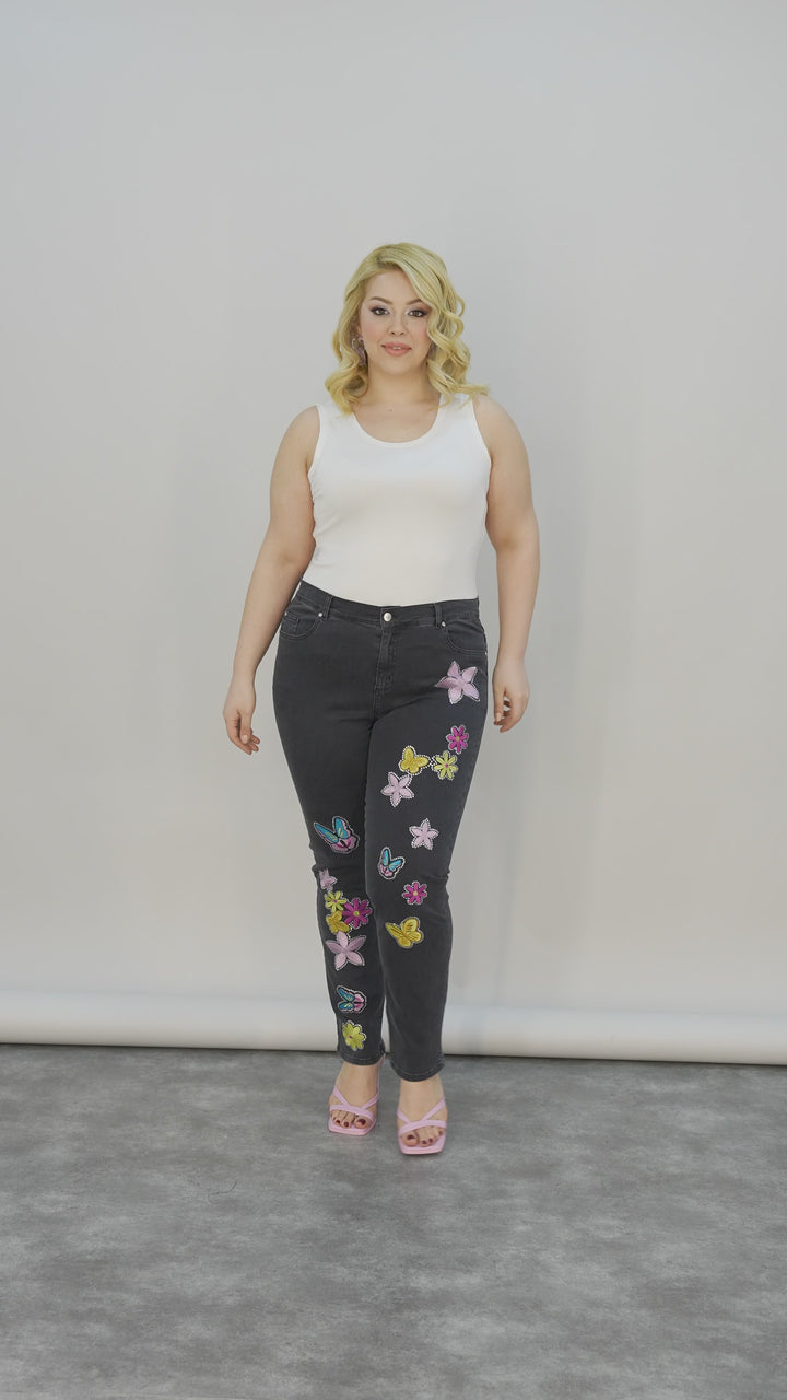 Elastične traperice s vezom i kamenčićima