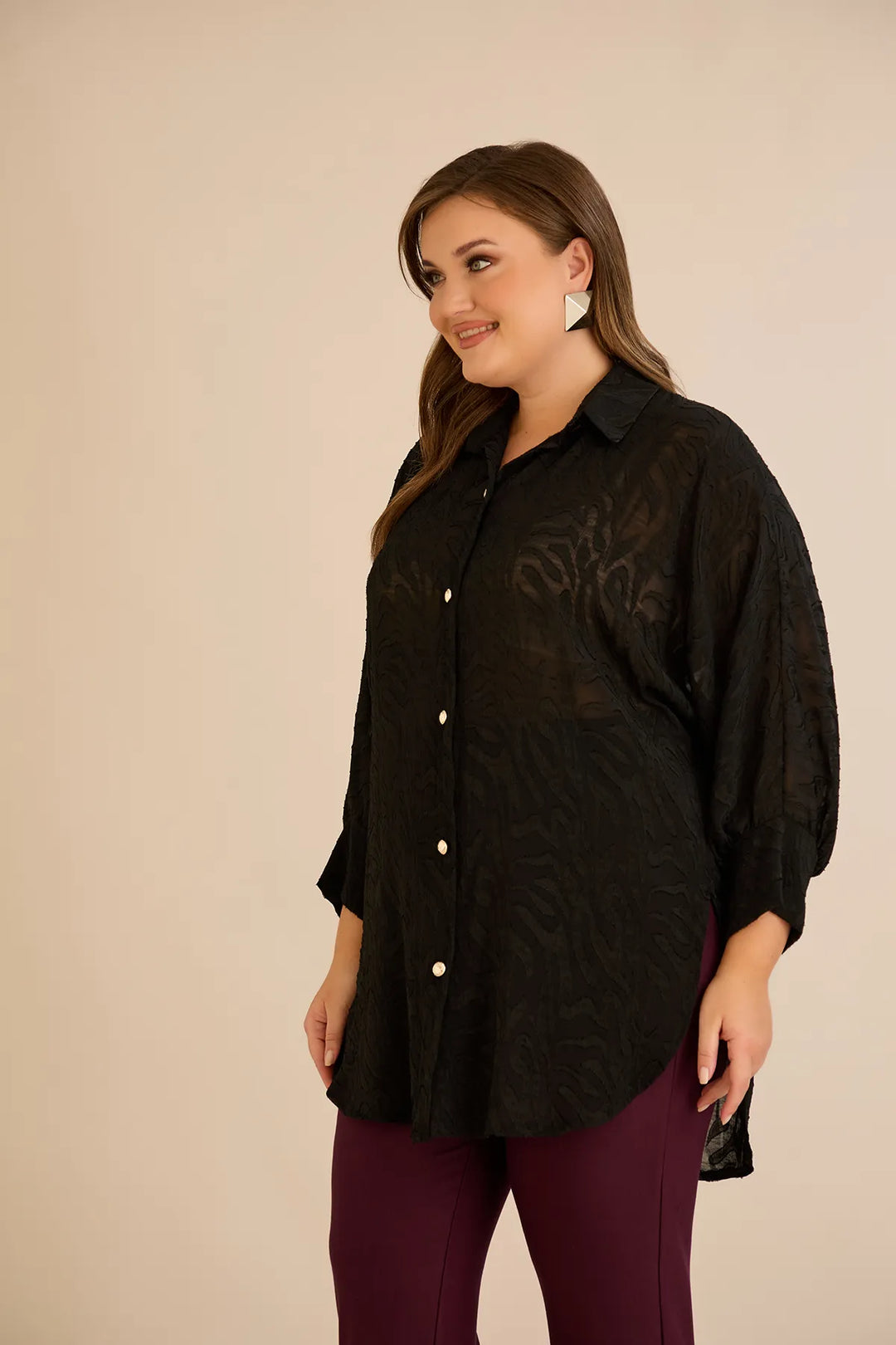 Stilska košulja s reljefnim uzorkom