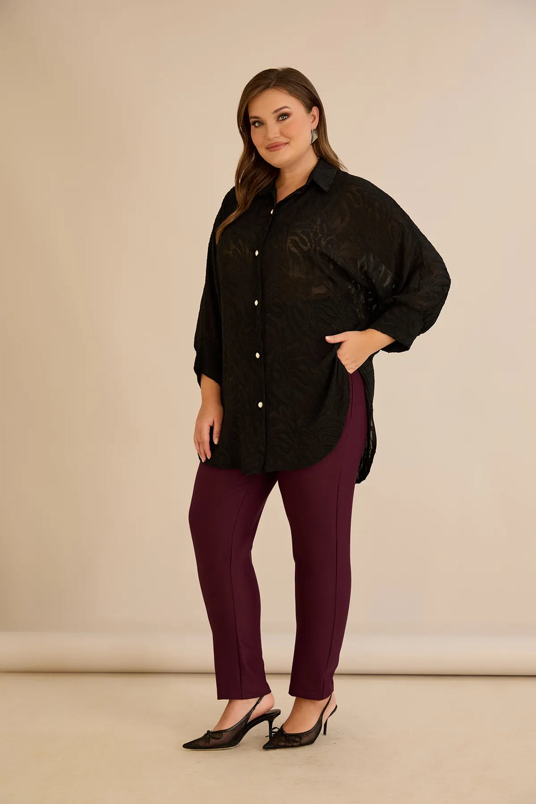 Stilska košulja s reljefnim uzorkom