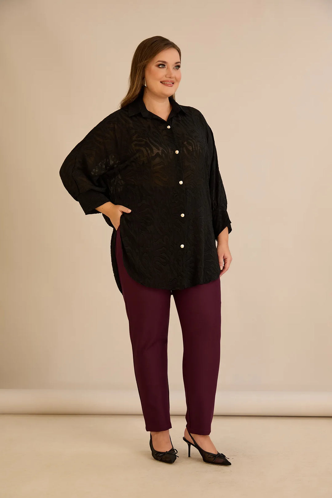 Stilska košulja s reljefnim uzorkom