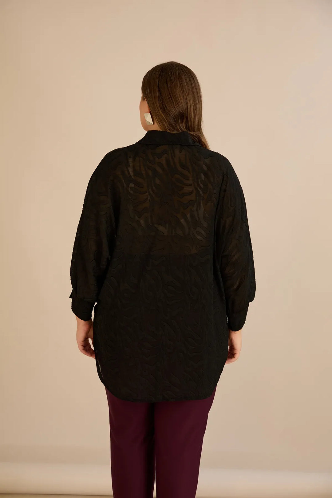 Stilska košulja s reljefnim uzorkom