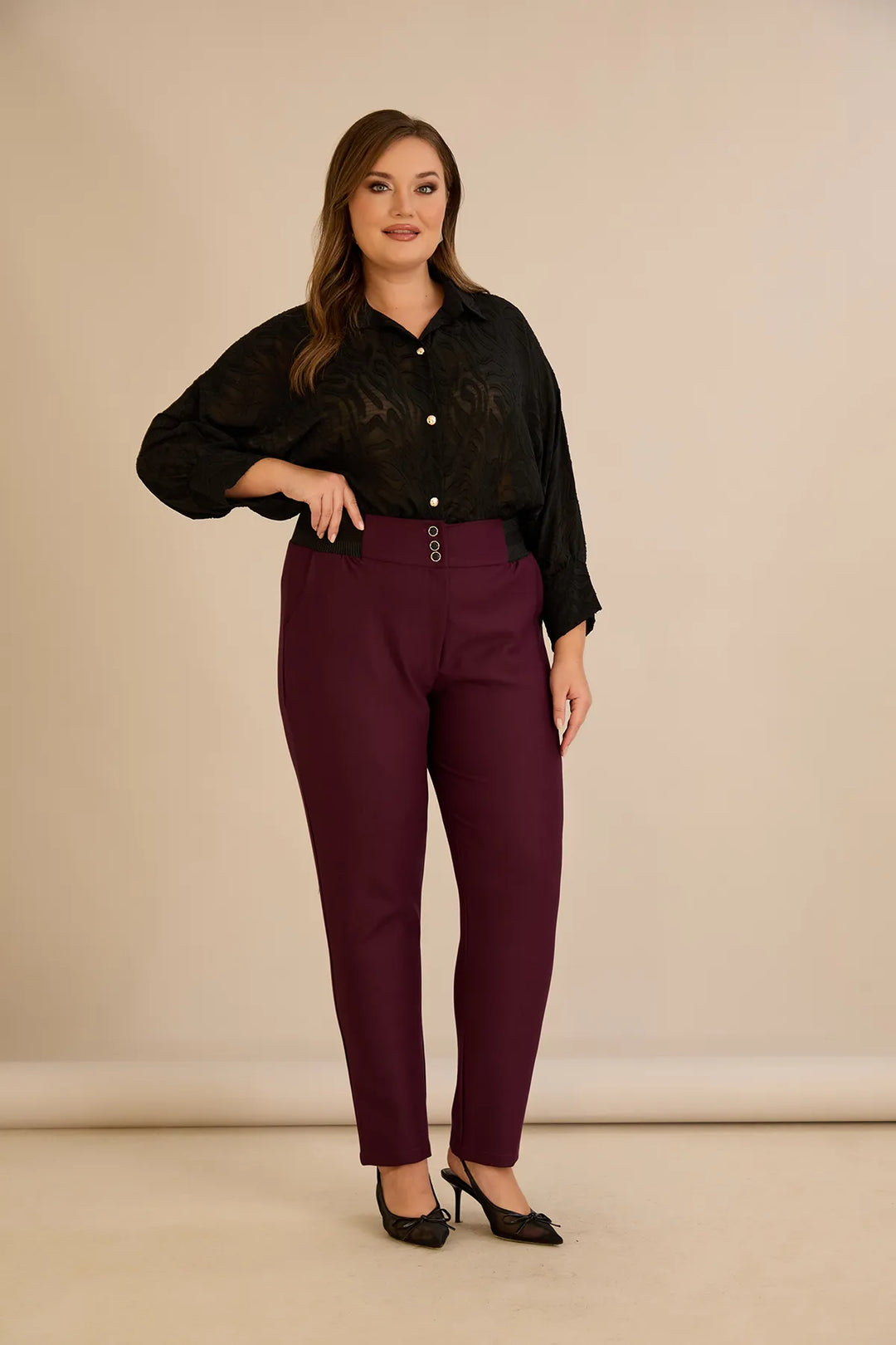 Pamučne hlače klasičnog kroja u bordo boji