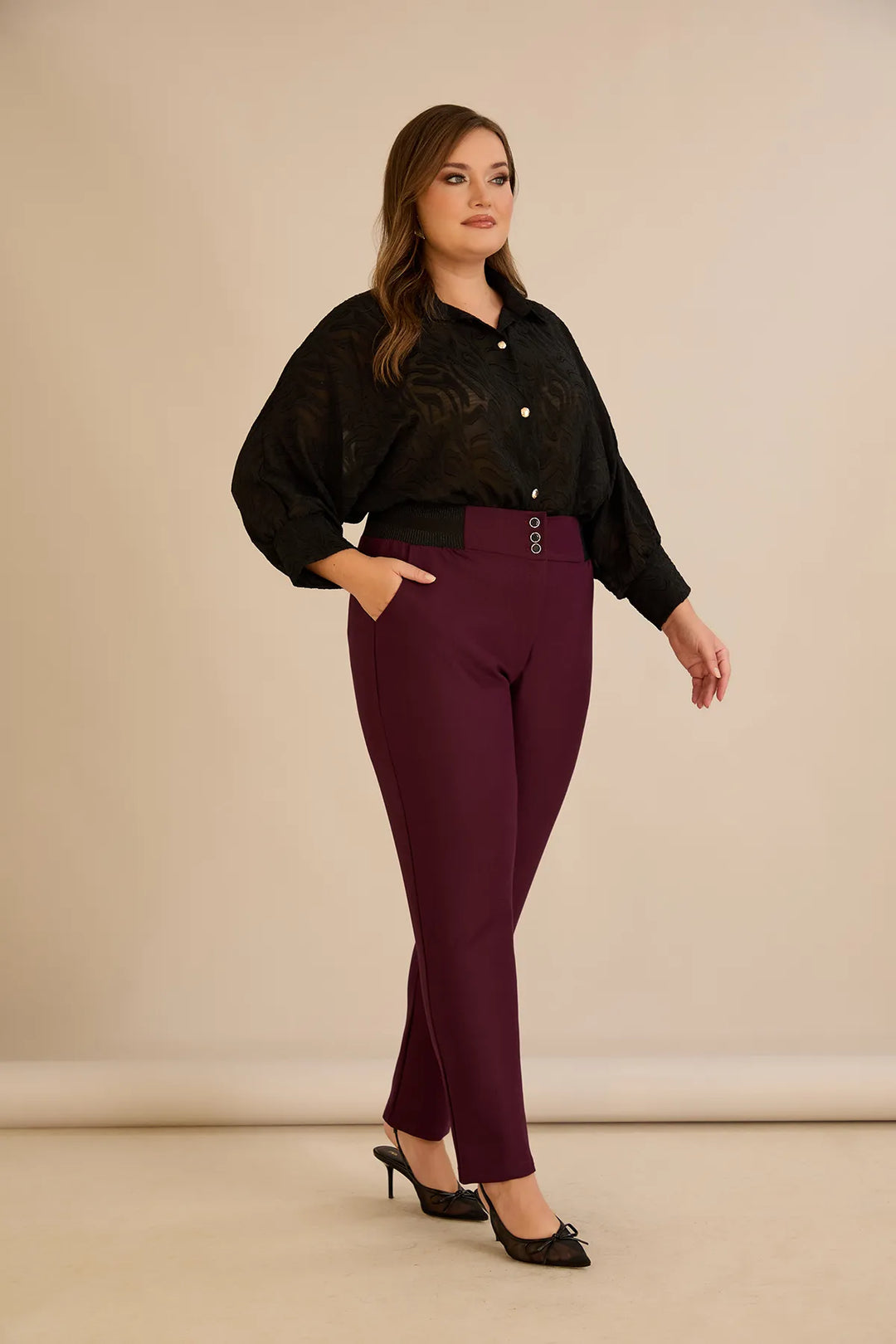 Pamučne hlače klasičnog kroja u bordo boji