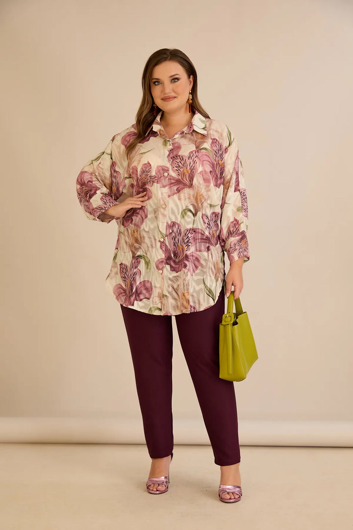 Elegantna košulja s cvjetnim printom u puder boji
