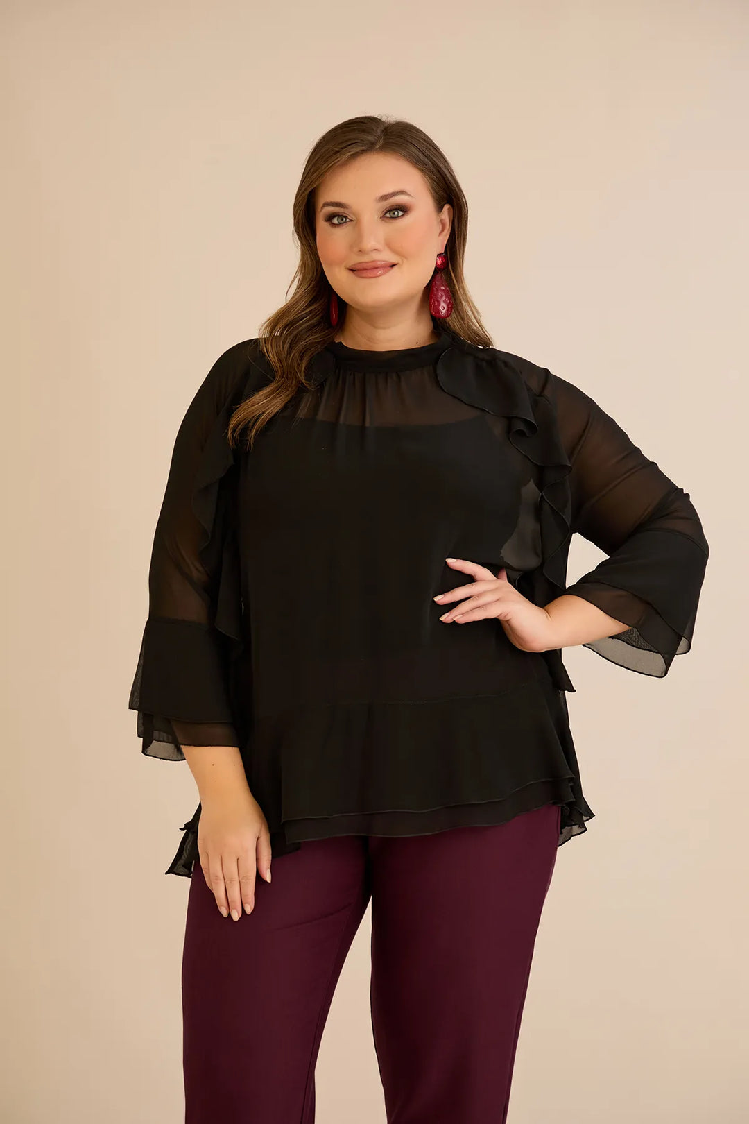 Elegantna šifonska bluza s volanima u crnoj boji