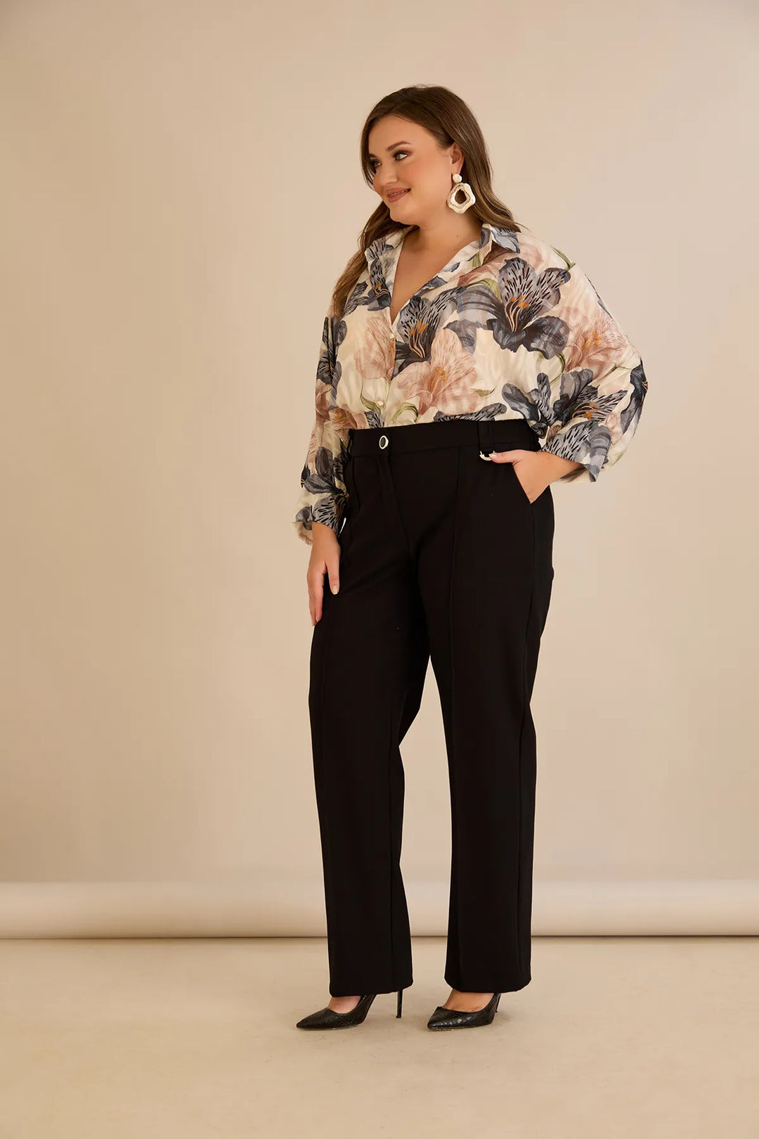 Široke elastične pamuk hlače s rubom crne boje